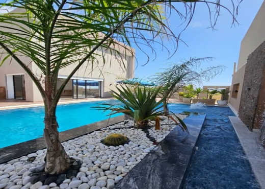 VILLA S+3 AVEC PISCINE & JACUZZI - Bien immobilier à {"id":16,"country_id":219,"name":"NABEUL","slug":"nabeul"} - Agence Immobilière immo\'in