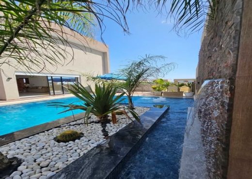 VILLA S+3 AVEC PISCINE & JACUZZI - Bien immobilier à {"id":16,"country_id":219,"name":"NABEUL","slug":"nabeul"} - Image 3 - Société Immobilière Haoueria - Agence Immobilière Société Immobilière Haoueria
